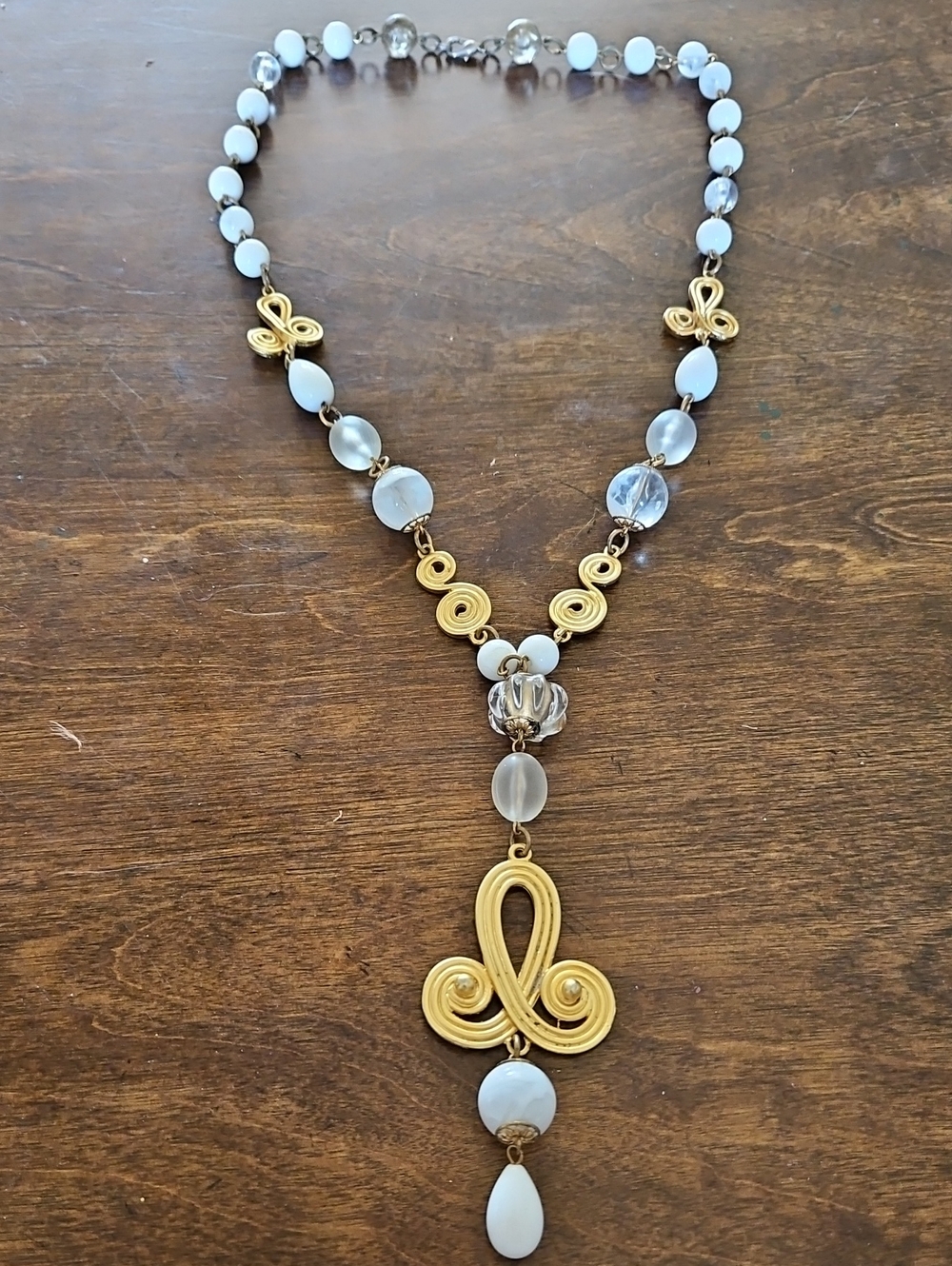 Source Unknown Gold and White Beaded Pendant Necklace Vintage